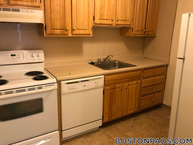 Building Photo - 122 Dustin St