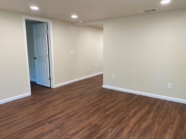 Building Photo - 309 Hobson St