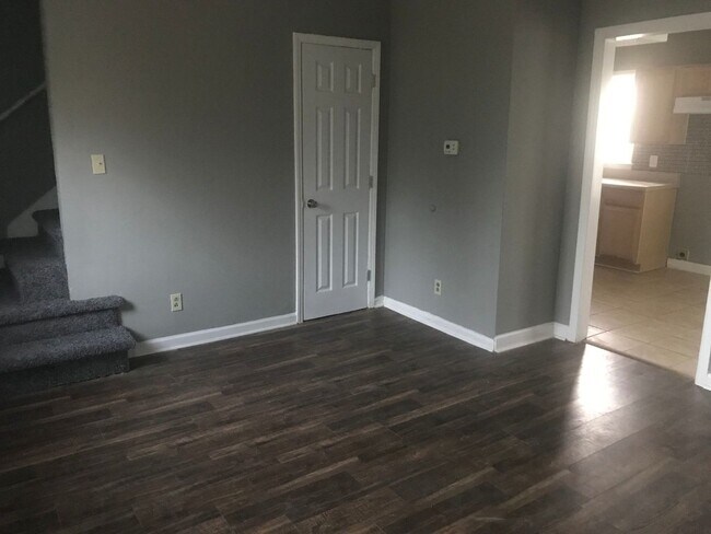 Building Photo - 2 Bedroom Near Downtown Charlotte