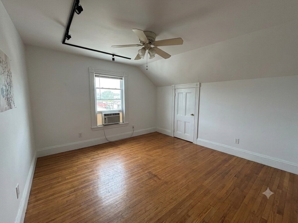 Building Photo - 58 Willow Ave