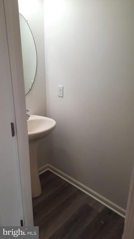 Building Photo - 2420 Newtown Dr