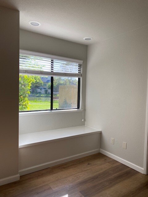 Building Photo - 1806 Woodlake Dr
