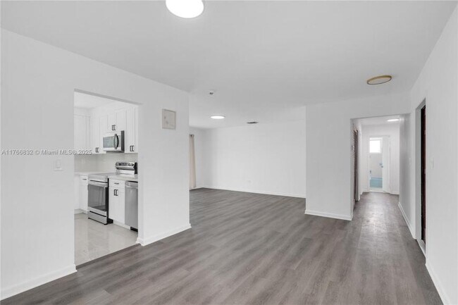 Building Photo - 3 bedroom in Miramar FL 33023