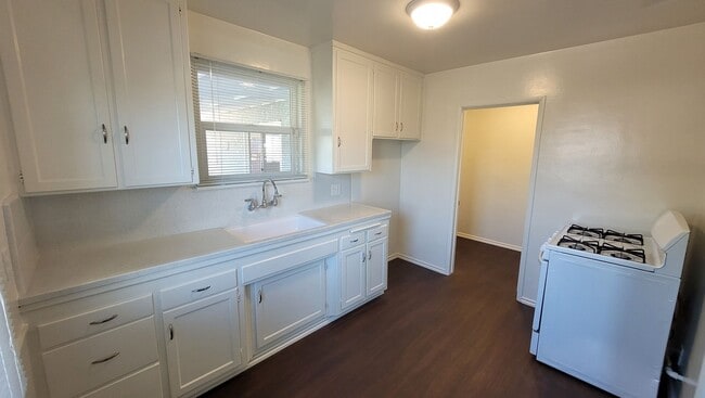 Building Photo - Coming Soon! 2 Bed 2 Bath On Corner Lot With Huge Den!