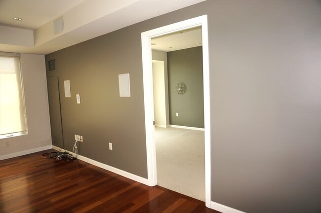 Building Photo - 10-40 Nouvelle Way