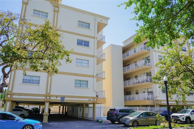 Building Photo - 2008 Jackson St