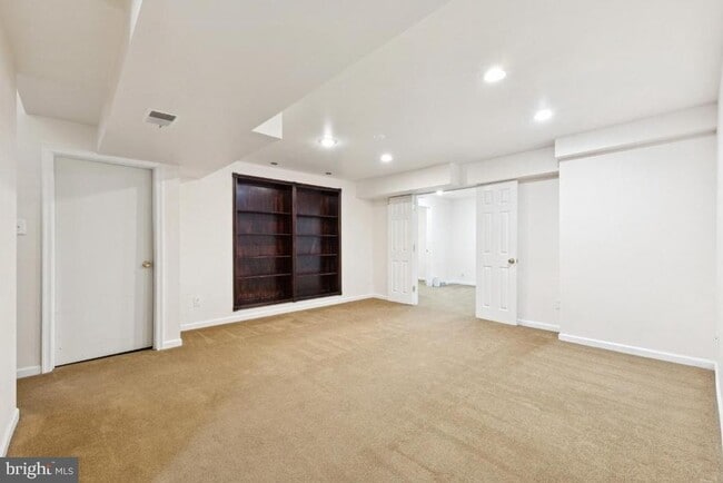 Building Photo - 14422 Coachway Dr