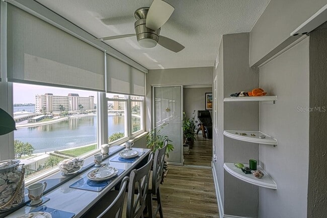 Building Photo - 4575 Cove Cir