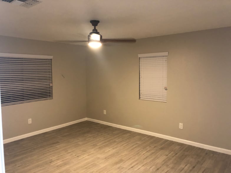 Building Photo - 2328 E 6th St