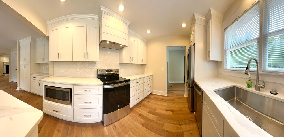 Building Photo - 310 Shore Point Dr
