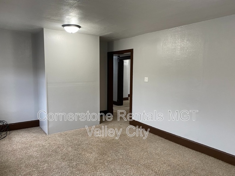 Building Photo - 205 3rd Ave SE