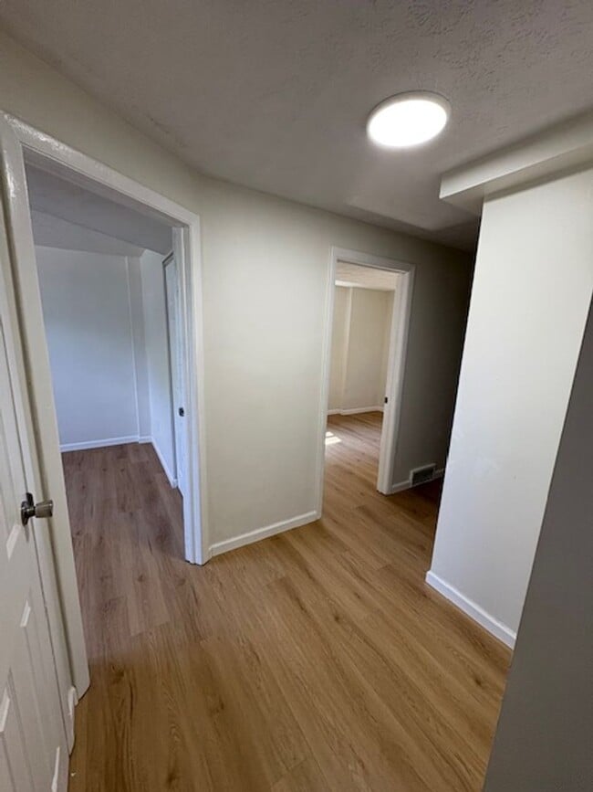 Building Photo - Newly Renovated 5 Bedroom in South Linden/...