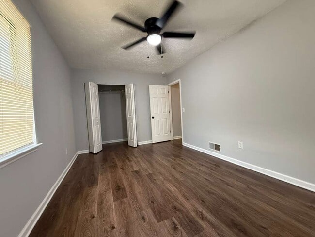 Building Photo - 6992 Flagstone Dr