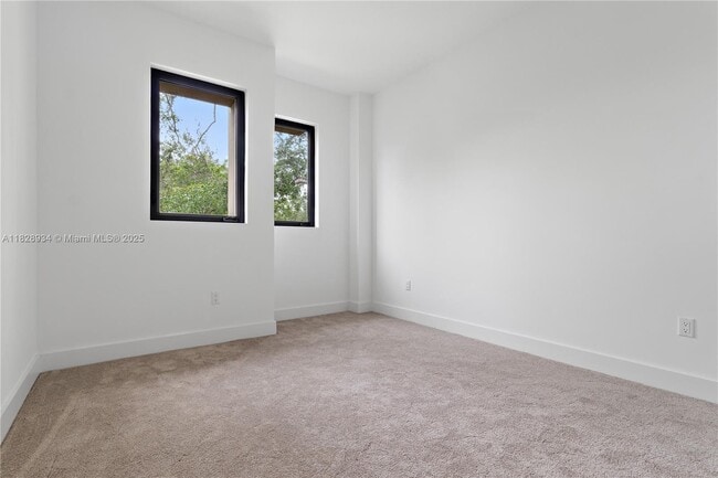 Building Photo - 4130 N Oak Pl