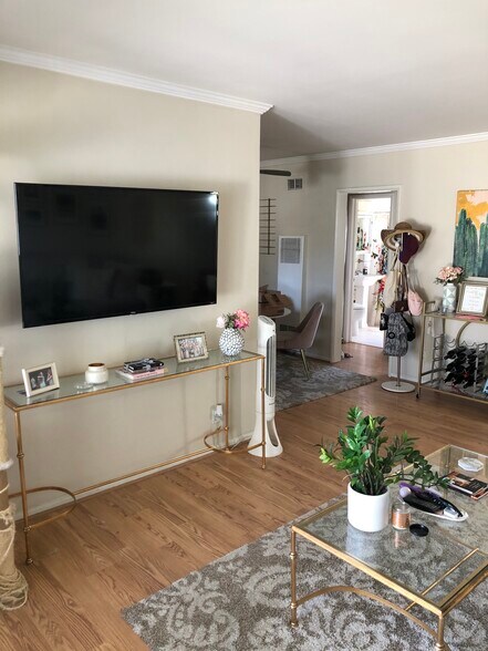 Living Room (View 3) - 2041 Euclid St