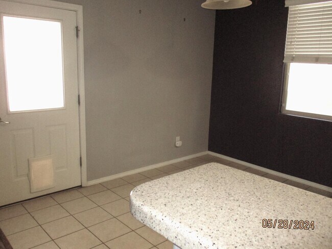 Building Photo - 2432 Violeta Cir SE