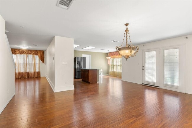 Building Photo - 300 Emerald Fields Ln