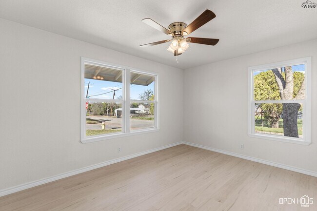 Building Photo - 3201 Cuba Ct