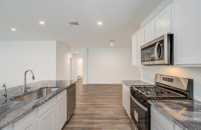 Building Photo - 8707 Shumard Oak Dr