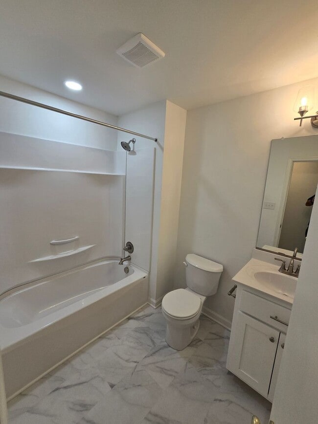 Building Photo - 206 Bull Run Dr