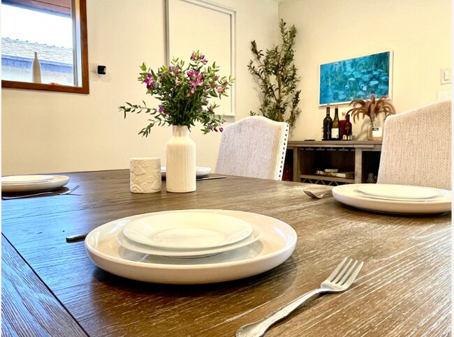 Building Photo - 2805 Malcolm Ave