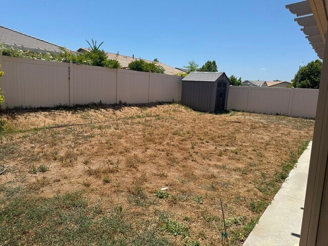 Building Photo - Beautiful Single Story House in New commun...