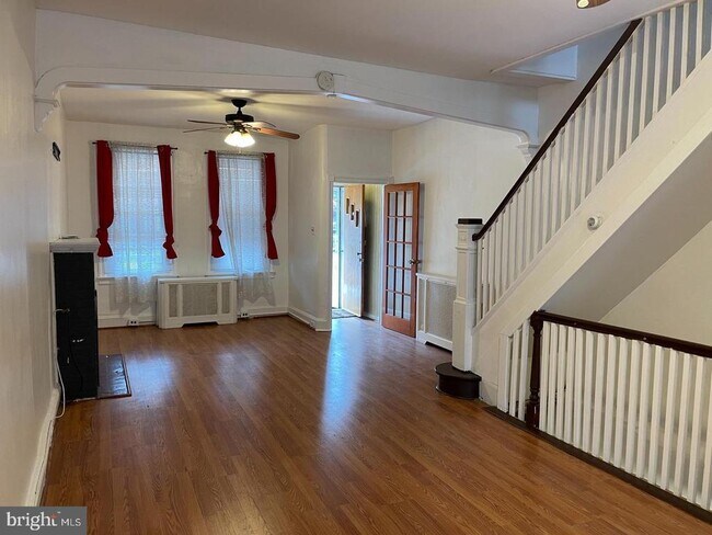 Building Photo - 2509 E Monmouth St