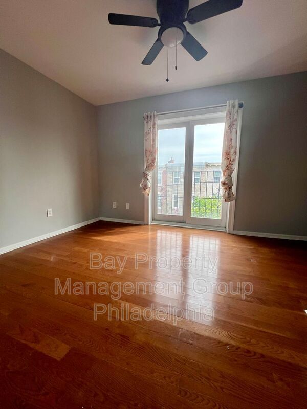 Building Photo - 827 Almond St