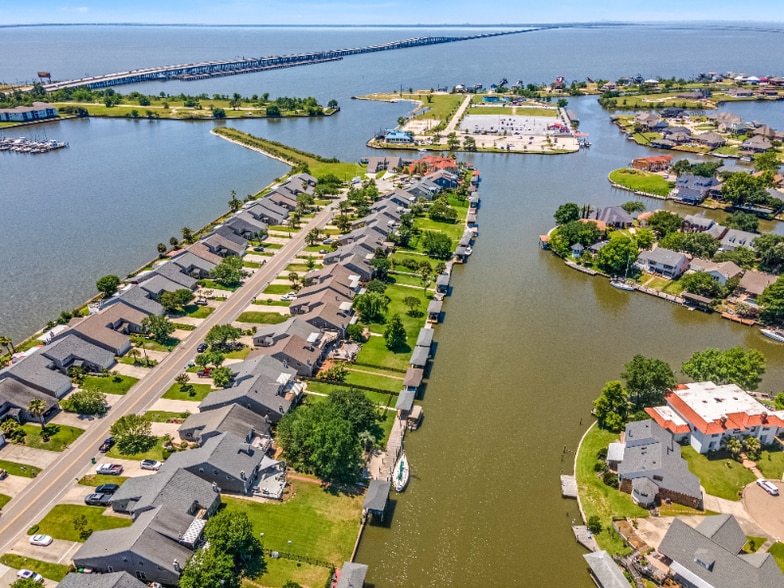 Building Photo - 1546 Marina Dr