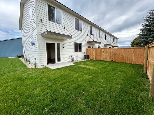Building Photo - New Townhome