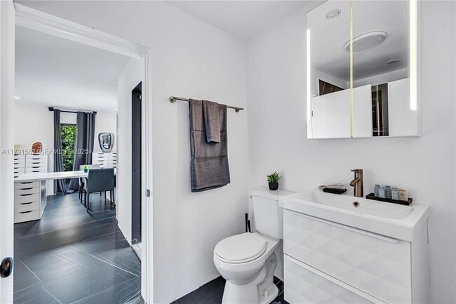 Building Photo - 560 NW 116th Terrace