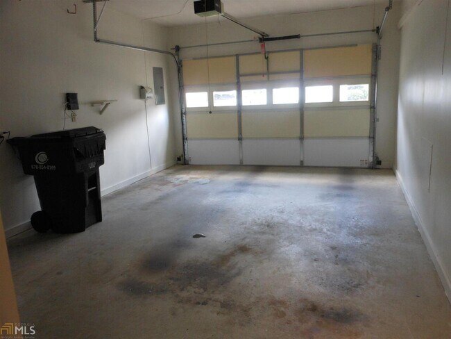 Building Photo - 2310 Applegate Ln