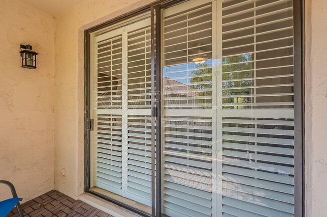 Building Photo - 9708 E Vía Linda