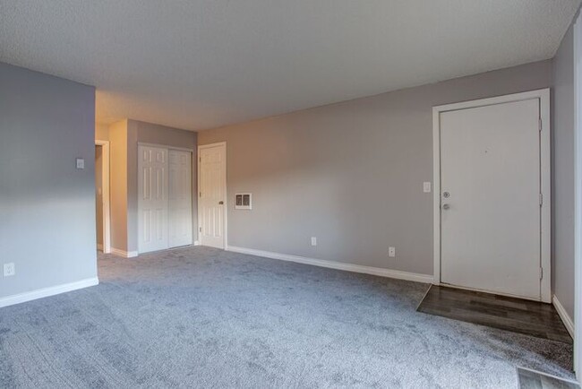 Building Photo - 2-Bed Has EVERYTHING YOU NEED!! Ask About ...