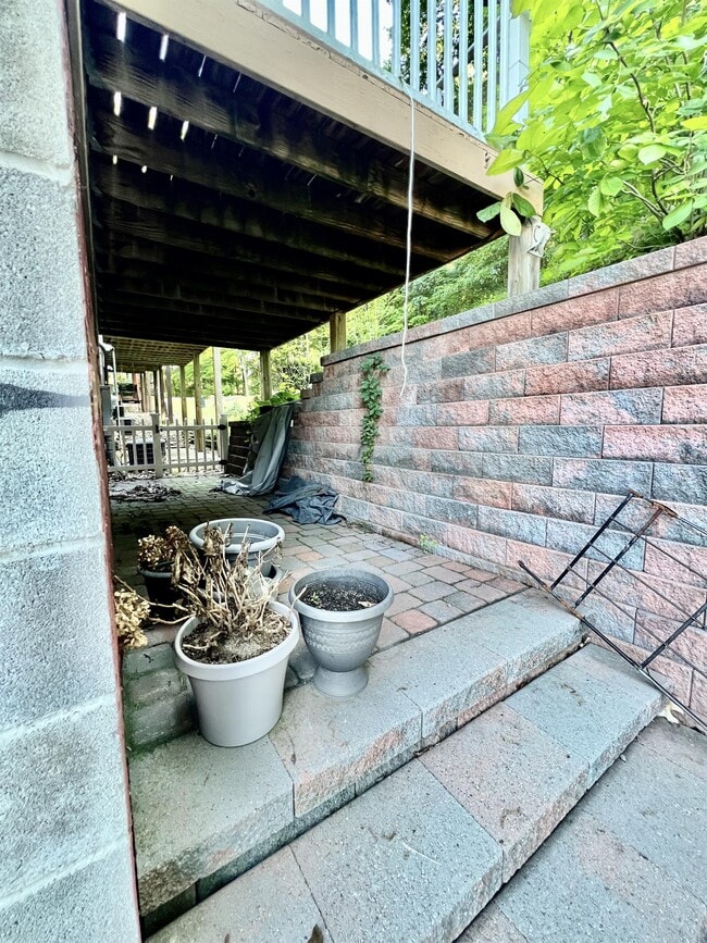 Building Photo - 229 Palisades Dr