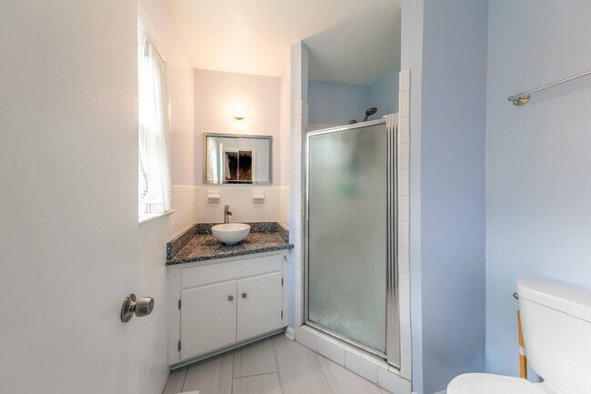 Building Photo - 134 Berkeley Ln