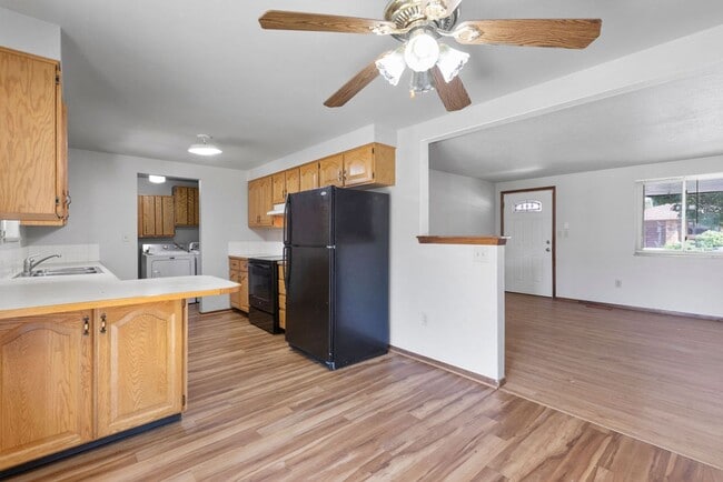 Building Photo - 4857 N Roosevelt Ave