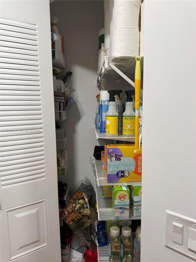 Building Photo - 2704 Pinewood Ct