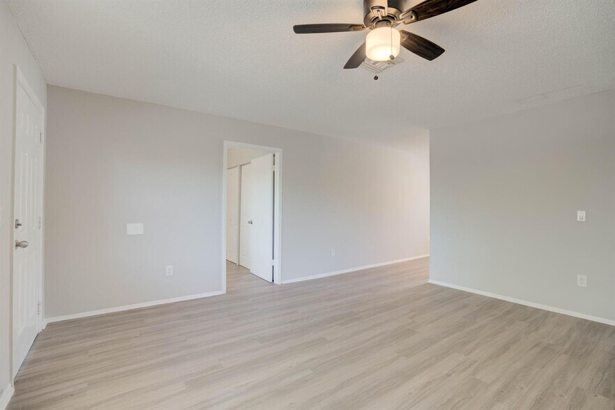 Building Photo - 6590 Jupiter Gardens Blvd