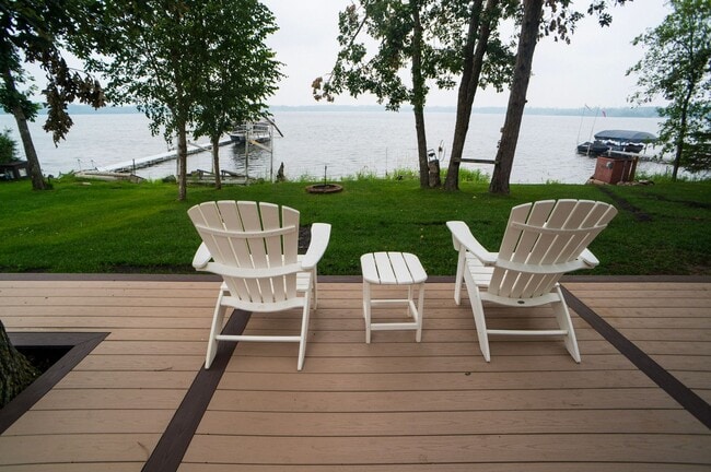Building Photo - FULLY FURNISHED LAKE HOME