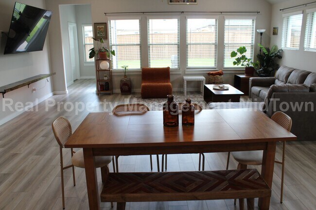 Building Photo - Modern 3-Bedroom Home in Prime Forney Loca...