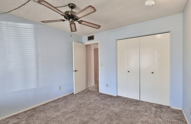 Building Photo - 5427 W Seldon Ln