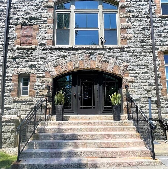 Building Photo - 426 Spring St