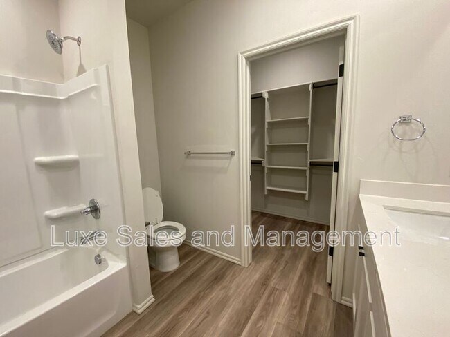 Building Photo - 8000 NW 110th Dr