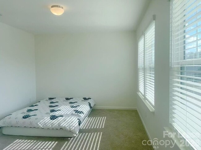 Building Photo - 5006 Beacon Ave