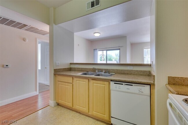 Building Photo - 8000 W Badura Ave