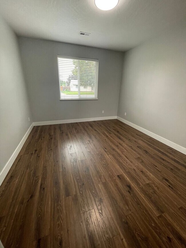 Building Photo - Richland House For Lease