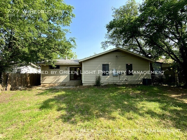 Building Photo - 777 W Redbud Dr