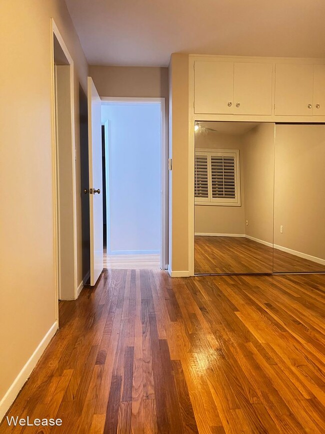 Building Photo - 2 br, 2 bath House - 5369 La Jolla Blvd #15