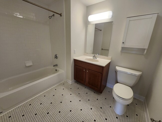 Building Photo - 31 Westwood Dr